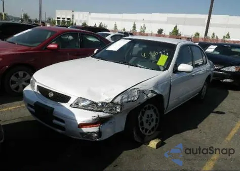 1996 Nissan Maxima Gle/Gxe/Se z USA, uszkodzony, nr VIN JN1CA21DXTT135225